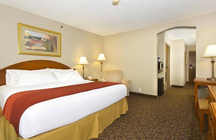 1 King Bed